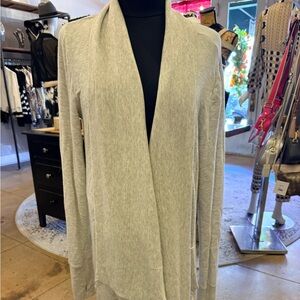 Athleta Pranayama Restore Wrap Light Gray Heather size Large